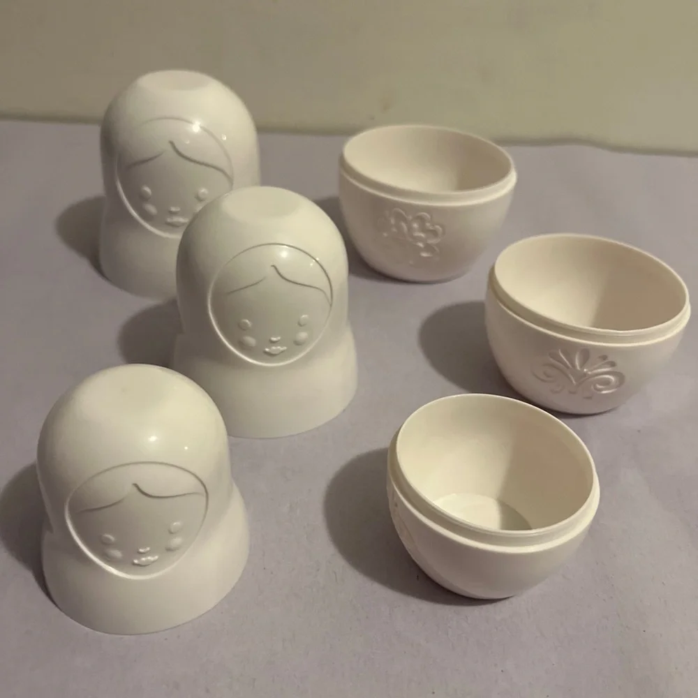 2009 Fred Set Of 6 White Measuring Cups Russian Nesting Dolls EUC